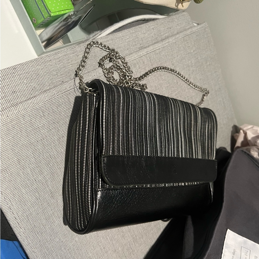 Black leather greyish white mesh crossbody // clutch bag - Picture 5 of 7